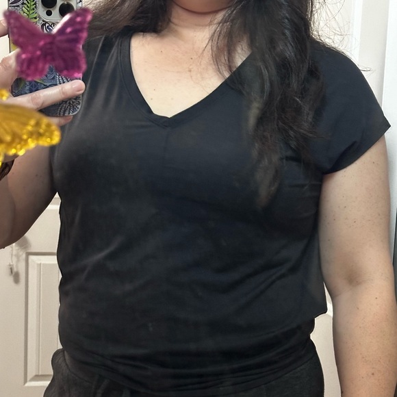 All in Motion Short -SleeveV-Neck Tee Size L - Picture 2 of 2